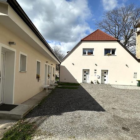 Om Yoga Center Apartman Beszterce Kültér fotó