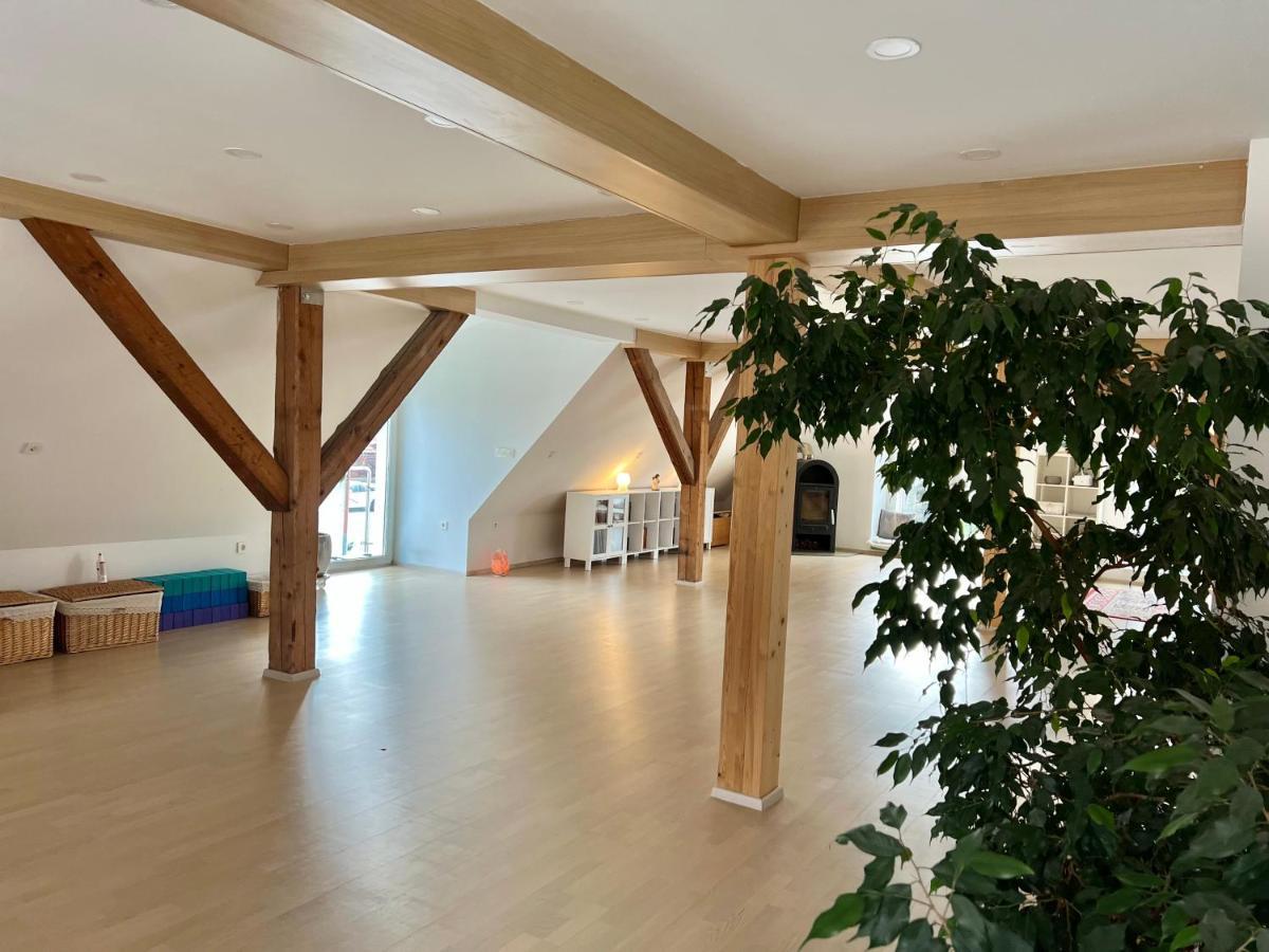 Om Yoga Center Apartman Beszterce Kültér fotó